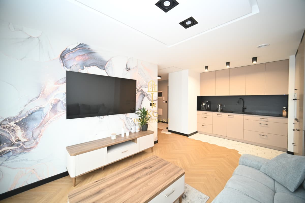 Prezentuje na sprzedaż trzypokojowe mieszkanie o powierzchni 50 m2 w CENTRUM Tyc