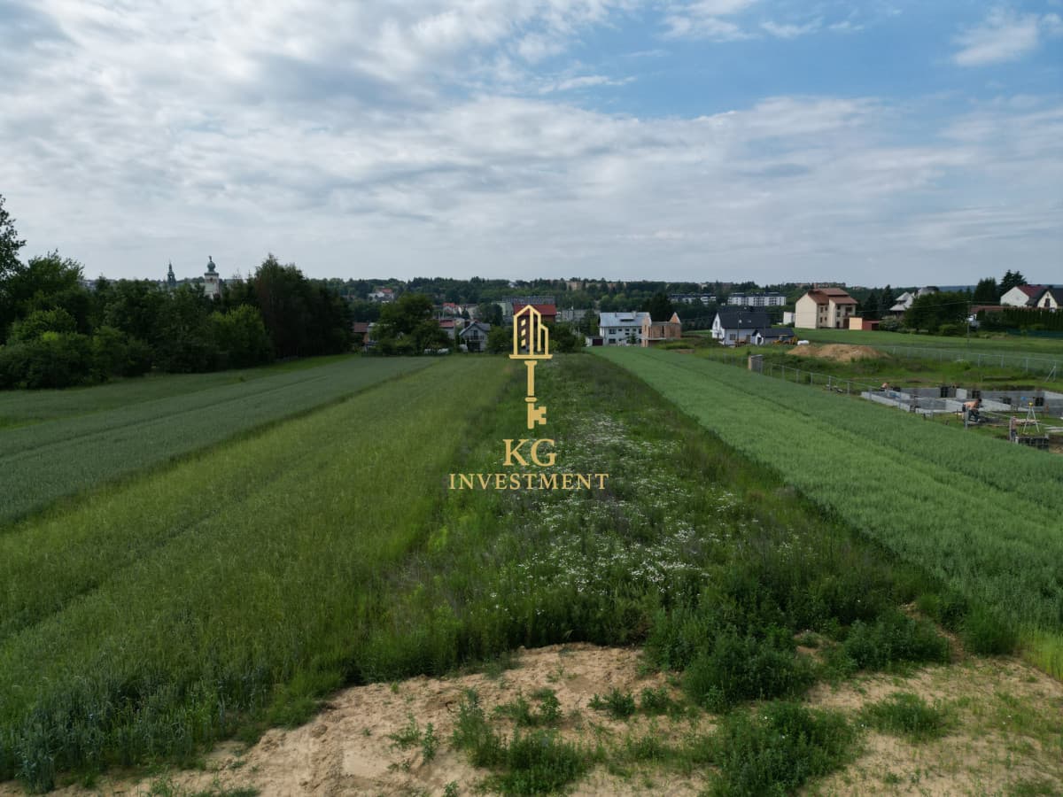 Na sprzedaż działka o powierzchni 12 arów (1200 m²), zlokalizowana w Miechowie p