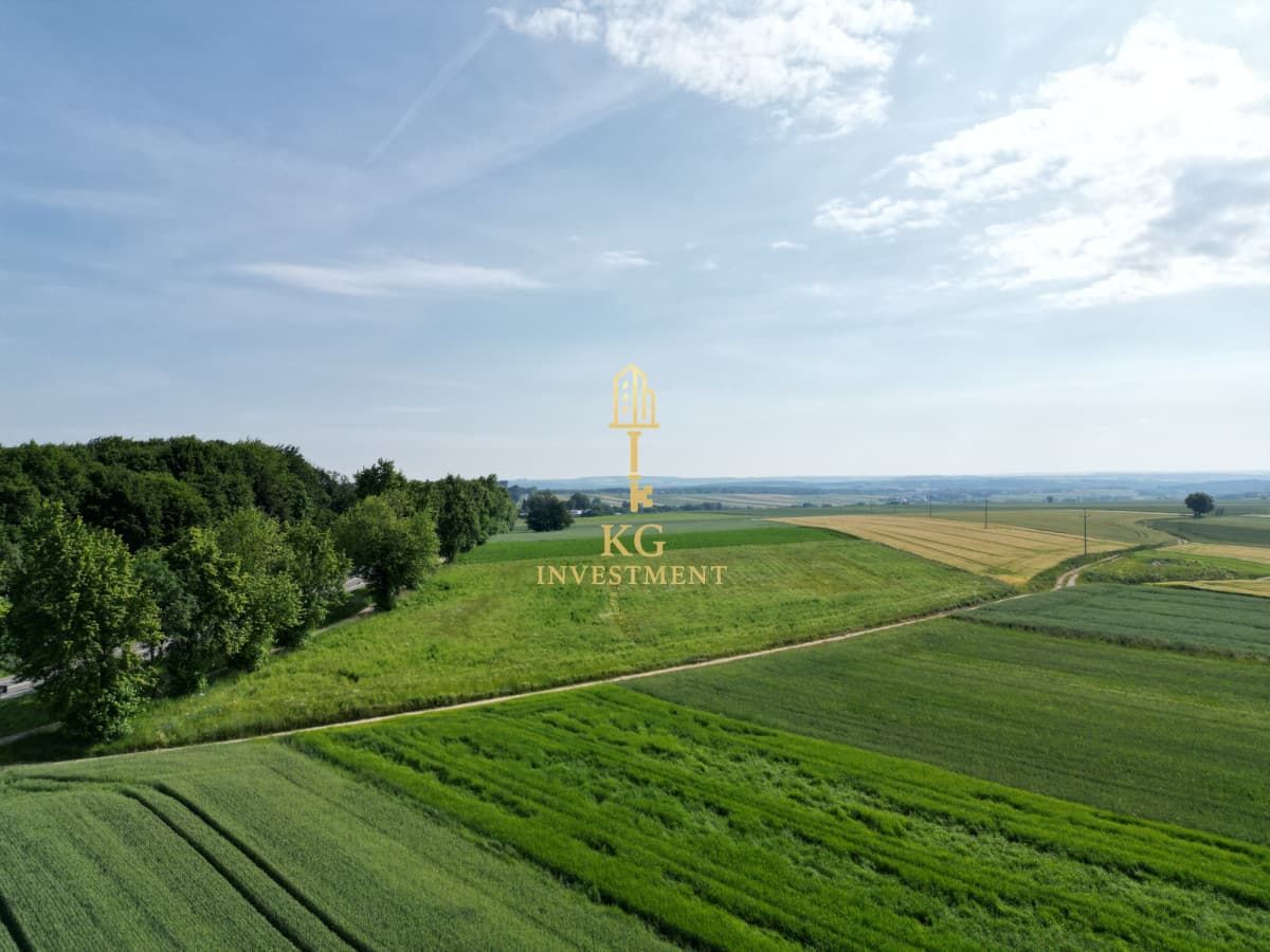 Na sprzedaż działka inwestycyjna z warunkami zabudowy na 8 domów jednorodzinnych