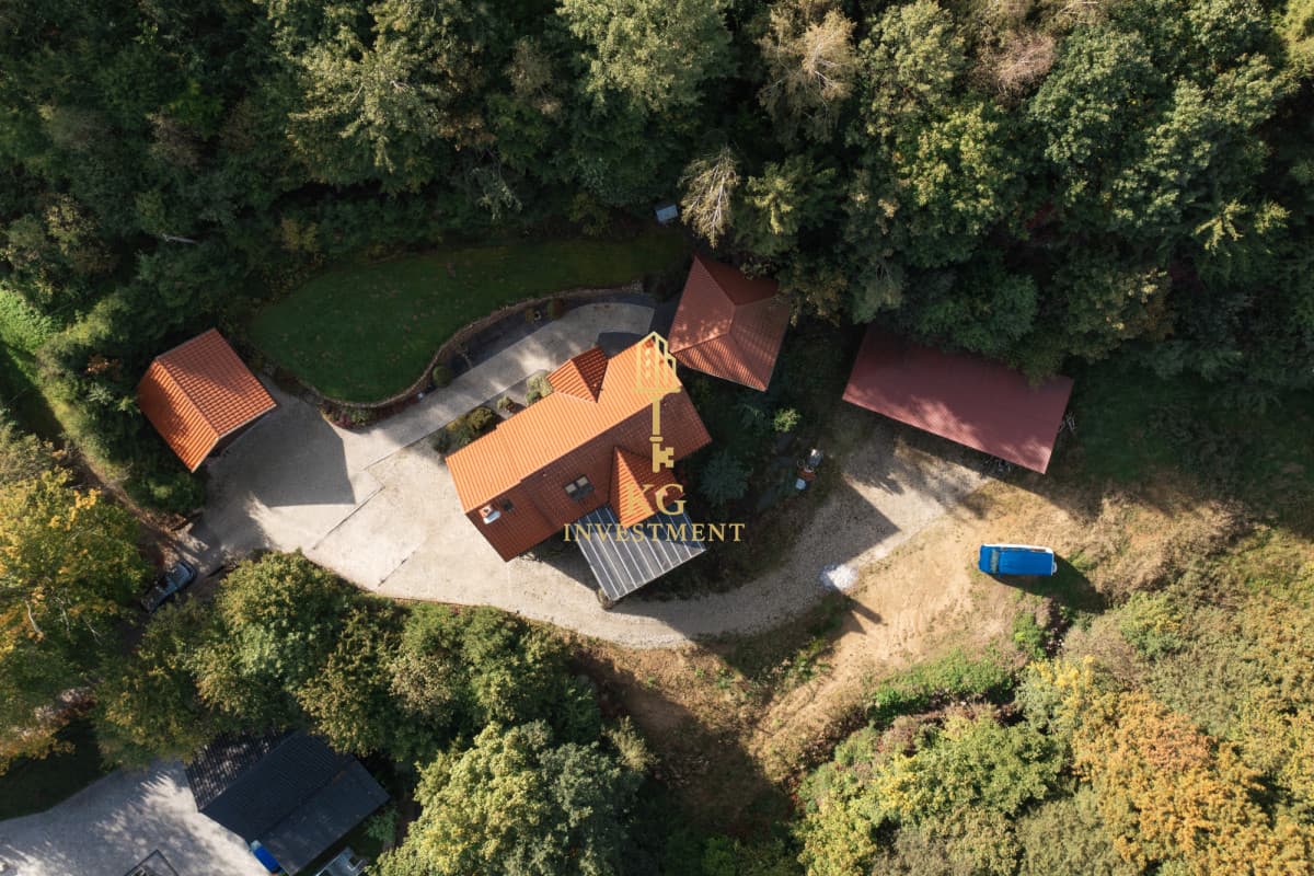 Wyjątkowy dom z 1910 roku z prywatnym lasem o powierzchni 2,5 ha! Mam przyjemnoś